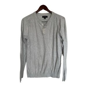RW&CO. Gray V-Neck Sweater with Ribbed Cuffs size medium